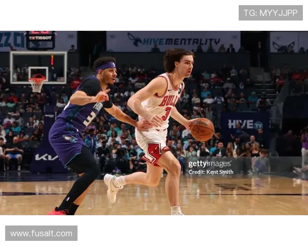 篮球世界杯：法国逆袭战胜美国夺冠，展现强大团队实力